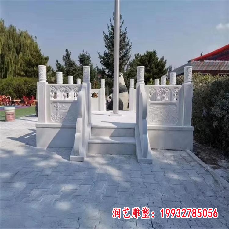 广场石雕升旗台