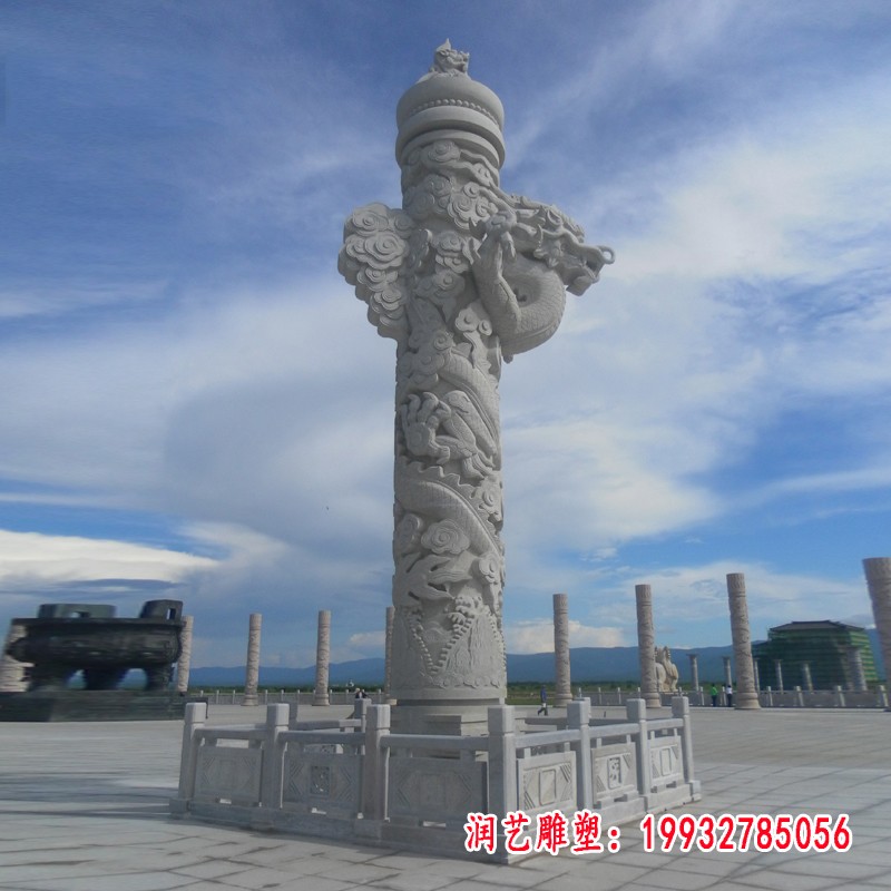 广场石雕龙柱，华表石雕