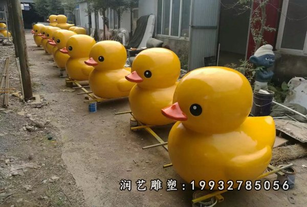 玻璃钢小黄鸭雕塑 (3)