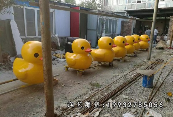 玻璃钢小黄鸭雕塑 (4)