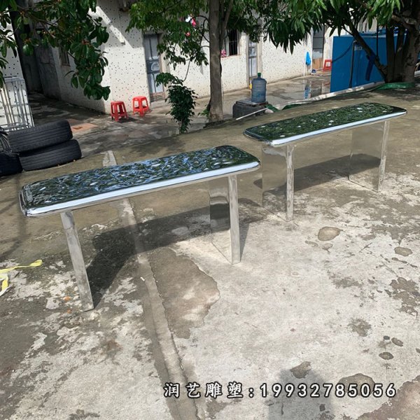 不锈钢凳子雕塑  (1)