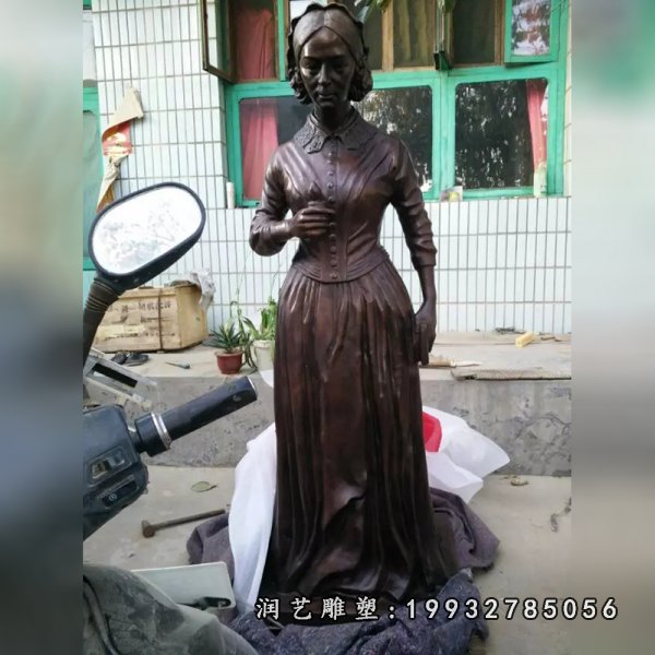 南丁格尔铜雕 (12)