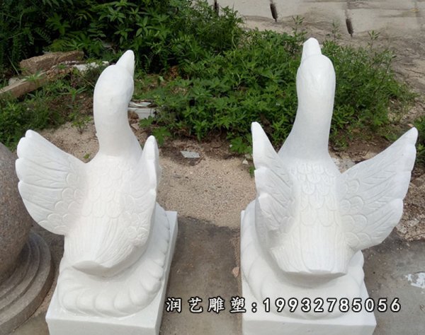 草白玉飞翔天鹅  石雕公园动物摆件