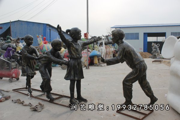 老鹰捉小鸡雕塑 (13)