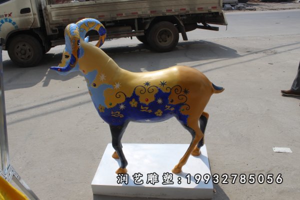 玻璃钢羊雕塑