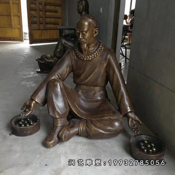 捣药人物铜雕 (1)