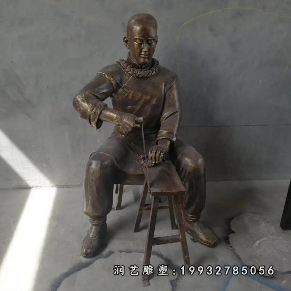 捣药人物铜雕 (2)