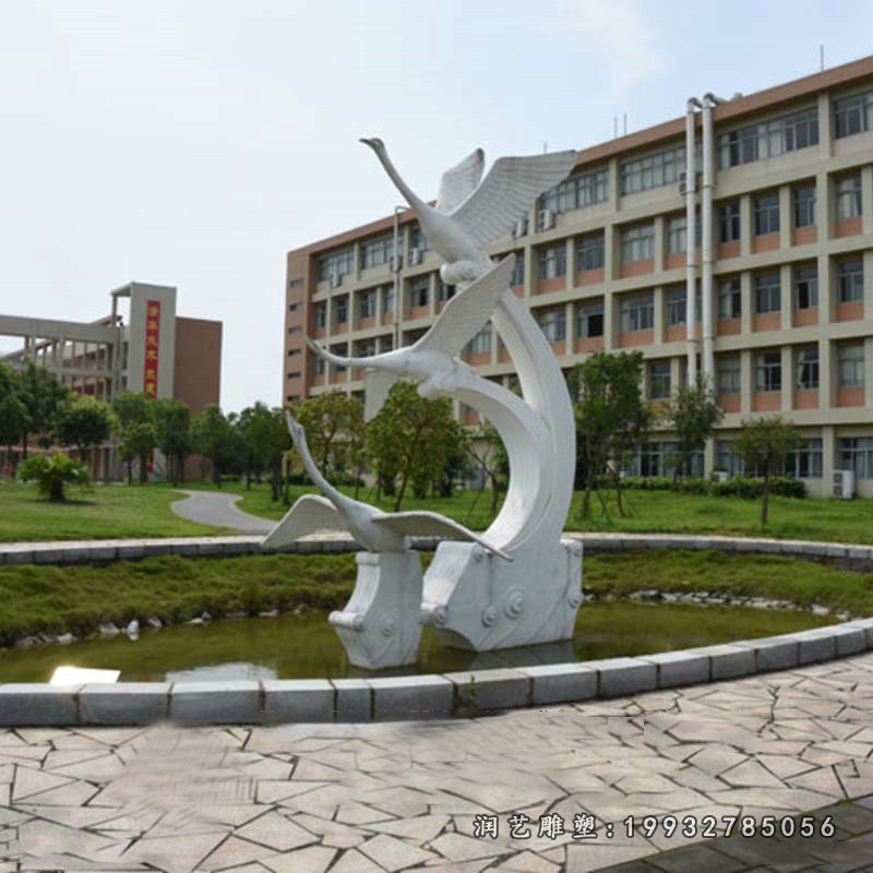 小区仙鹤展翅石雕 (2)