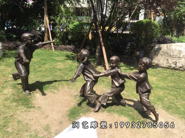 老鹰捉小鸡雕塑 (22)