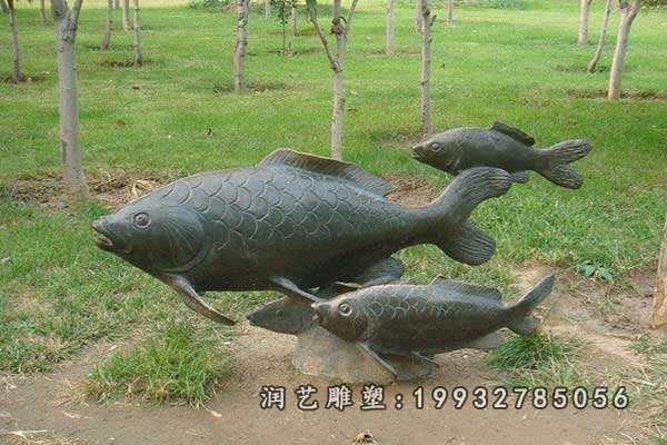 铜雕鱼