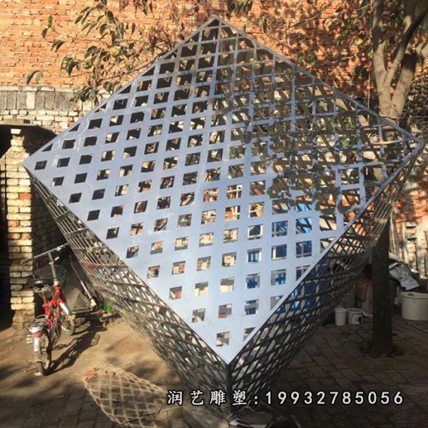 不锈钢镂空景观雕塑 (58)