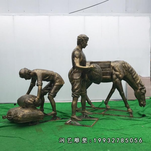 搬运东西人物铜雕