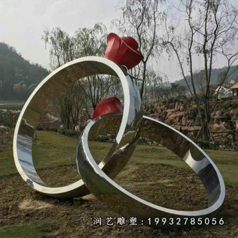 草坪不锈钢戒指雕塑