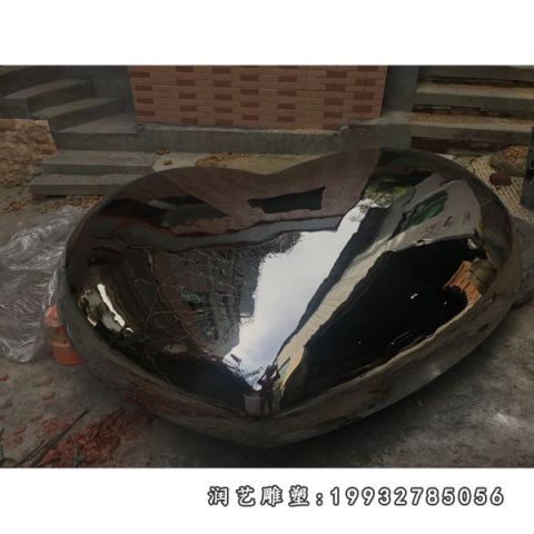 街道不锈钢心形雕塑