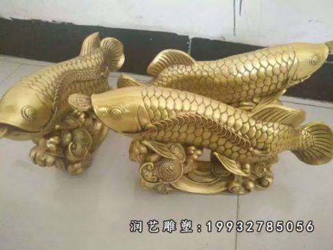 广场鱼动物铜雕
