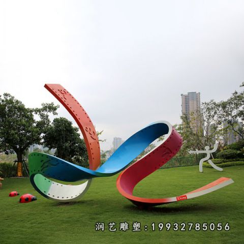 小区不锈钢胶卷雕塑