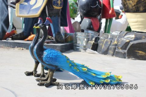 草坪玻璃钢孔雀雕塑