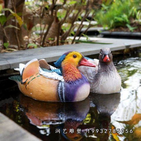 草坪玻璃钢仿真鸳鸯雕塑