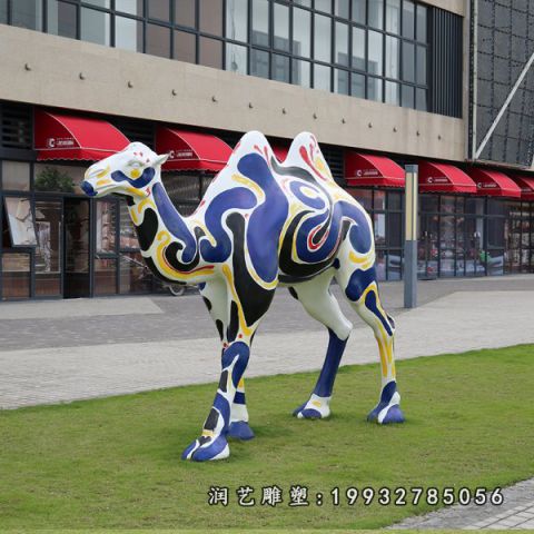 草坪玻璃钢骆驼雕塑