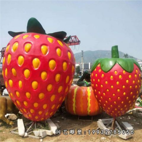街道玻璃钢草莓雕塑