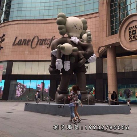 小区玻璃钢kaws公仔雕塑