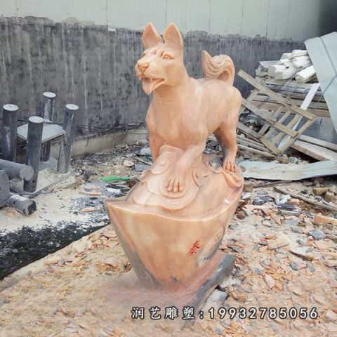 广场狗动物石雕