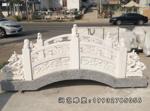 草坪拱桥景观石雕