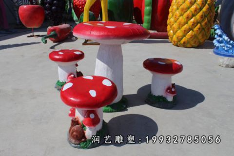 草坪玻璃钢桌凳雕塑