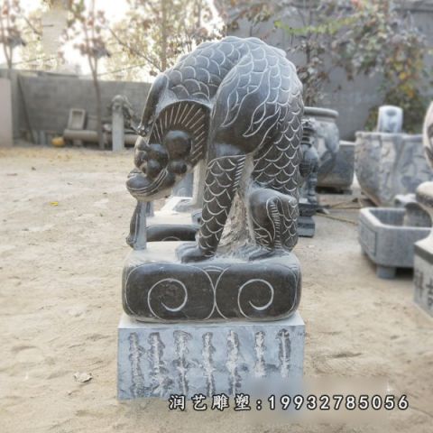 草坪吸水兽石雕
