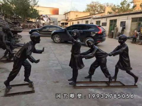 景区老鹰捉小鸡人物铜雕