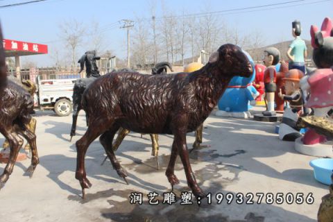 草坪羊动物铜雕
