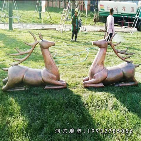草坪鹿动物铜雕
