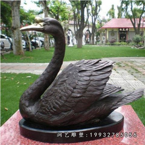 草坪天鹅动物铜雕