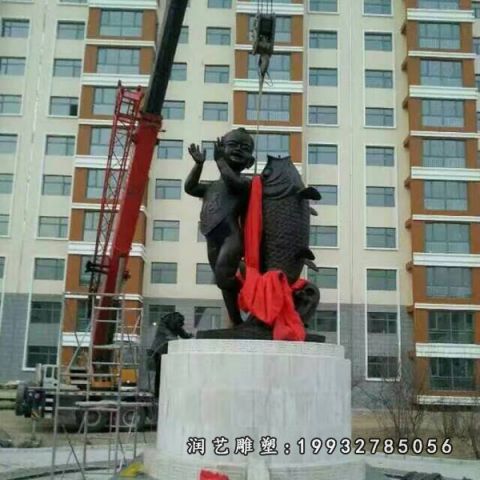 小区鱼动物铜雕
