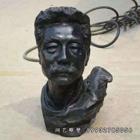 广场鲁迅人物铜雕