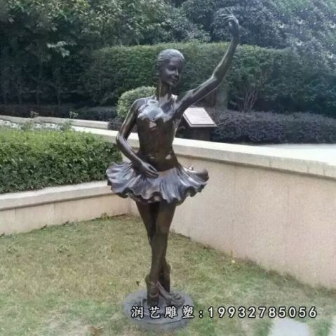 广场跳舞人物铜雕
