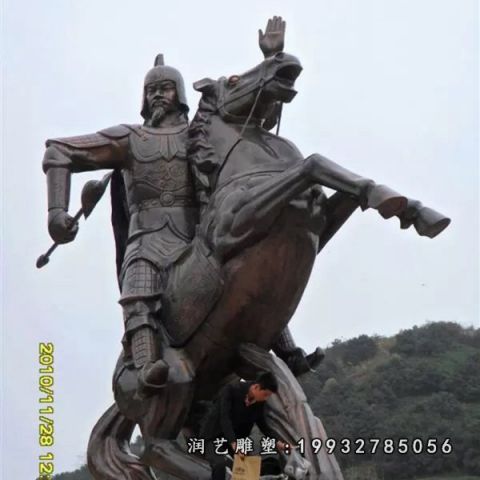草坪骑马人物铜雕