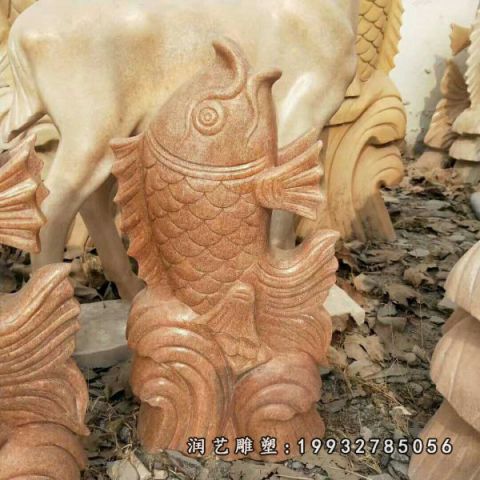 草坪鱼动物石雕