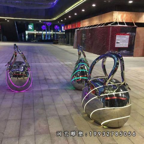 广场不锈钢手提包雕塑