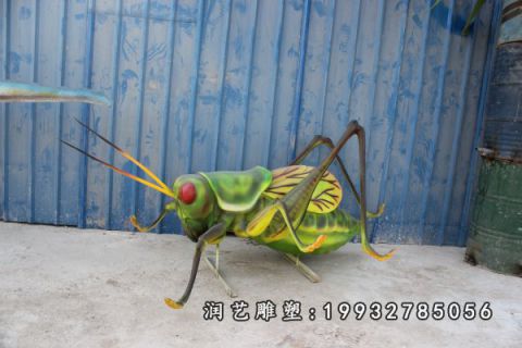 小区玻璃钢蝈蝈雕塑
