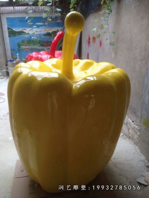 草坪玻璃钢彩椒雕塑