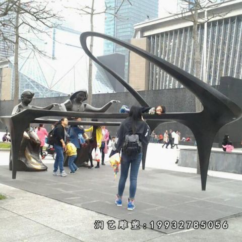 草坪抽象人物铜雕