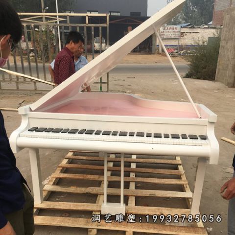 街道不锈钢乐器雕塑