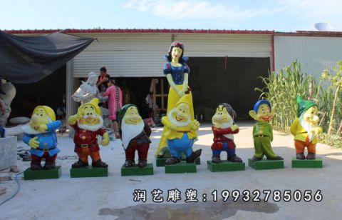 景区玻璃钢白雪公主和小矮人雕塑