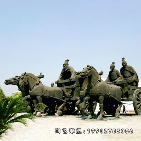 小区骑马人物铜雕