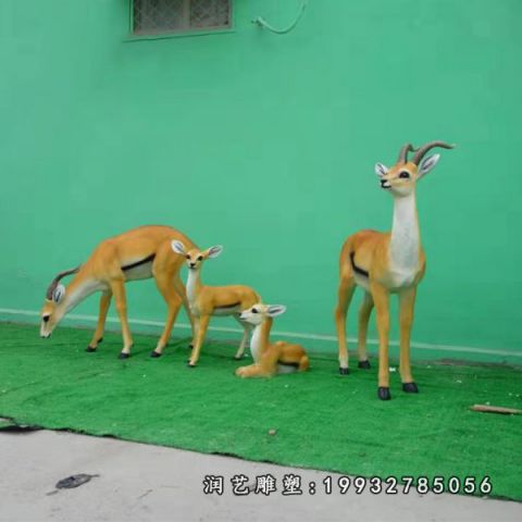 街道玻璃钢羚羊雕塑