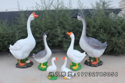 公园玻璃钢仿真鹅雕塑