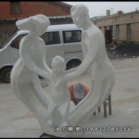 城市一家人石雕