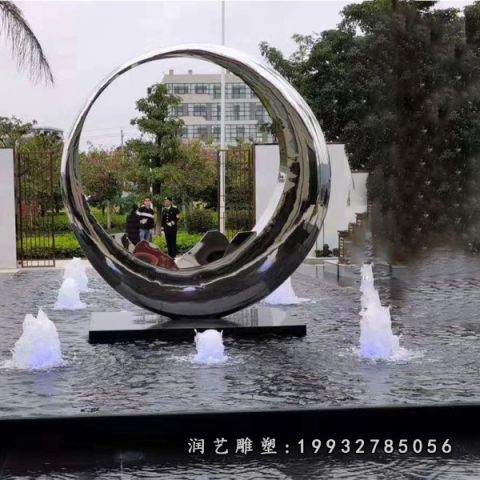 户外不锈钢月亮雕塑