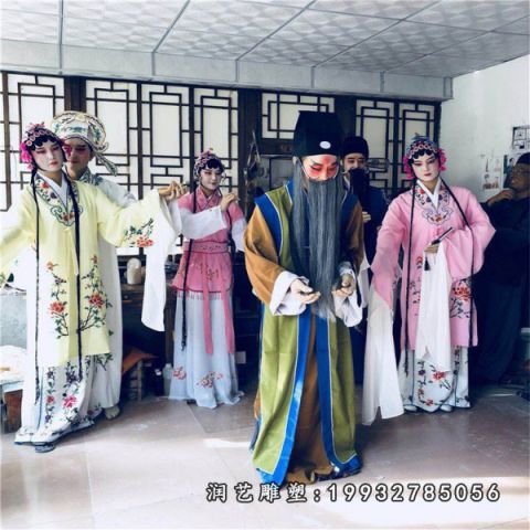 公园玻璃钢唱戏人物雕塑
